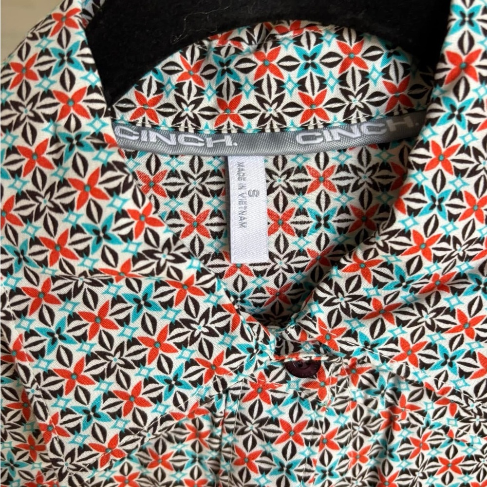 Cinch Women’s Small Floral Pattern Shirt - Multicolor